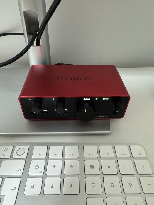 продам Focusrite Scarlett Solo 4th Gen