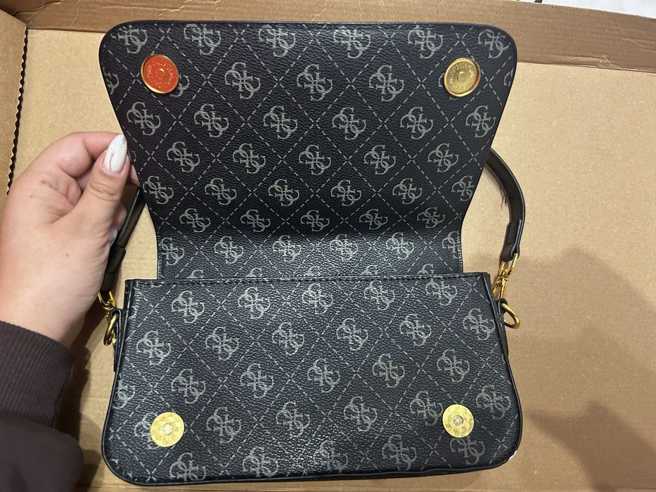 Топ Чанта Guess