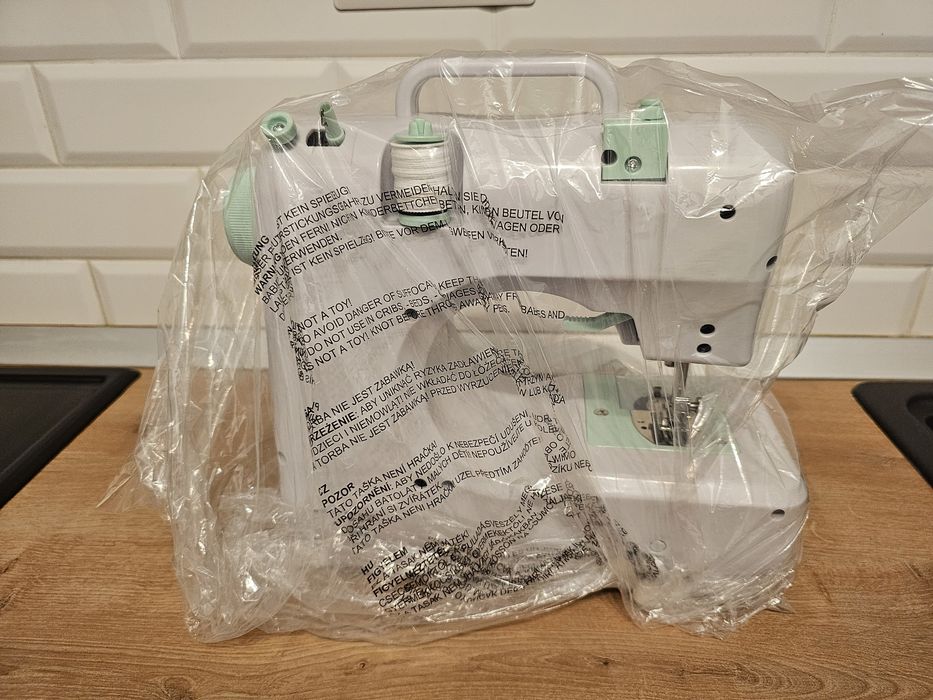 Mini masina de cusut