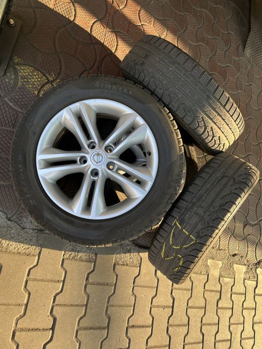 Set 4 jante aliaj Nissan Qashqai R17 + anvelope iarna Pirelli