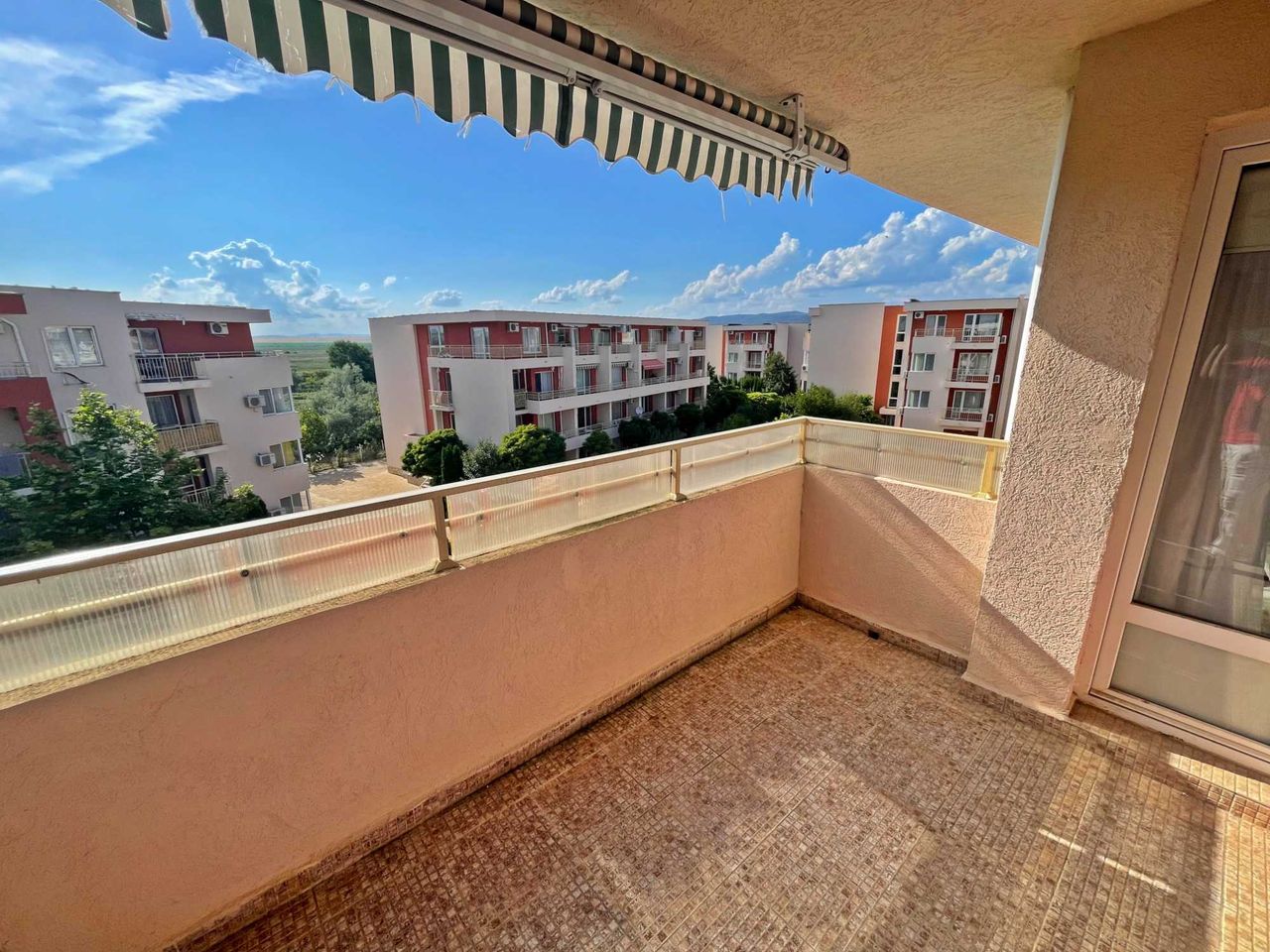 Продава се Двустаен апартамент в к.к. Слънчев бряг - 65 кв.м за 954 €/кв.м - Снимка #12