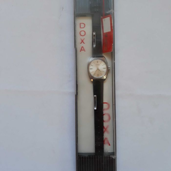 Vand ceas de dama DOXA mecanic,nou,la un pret f. bun.