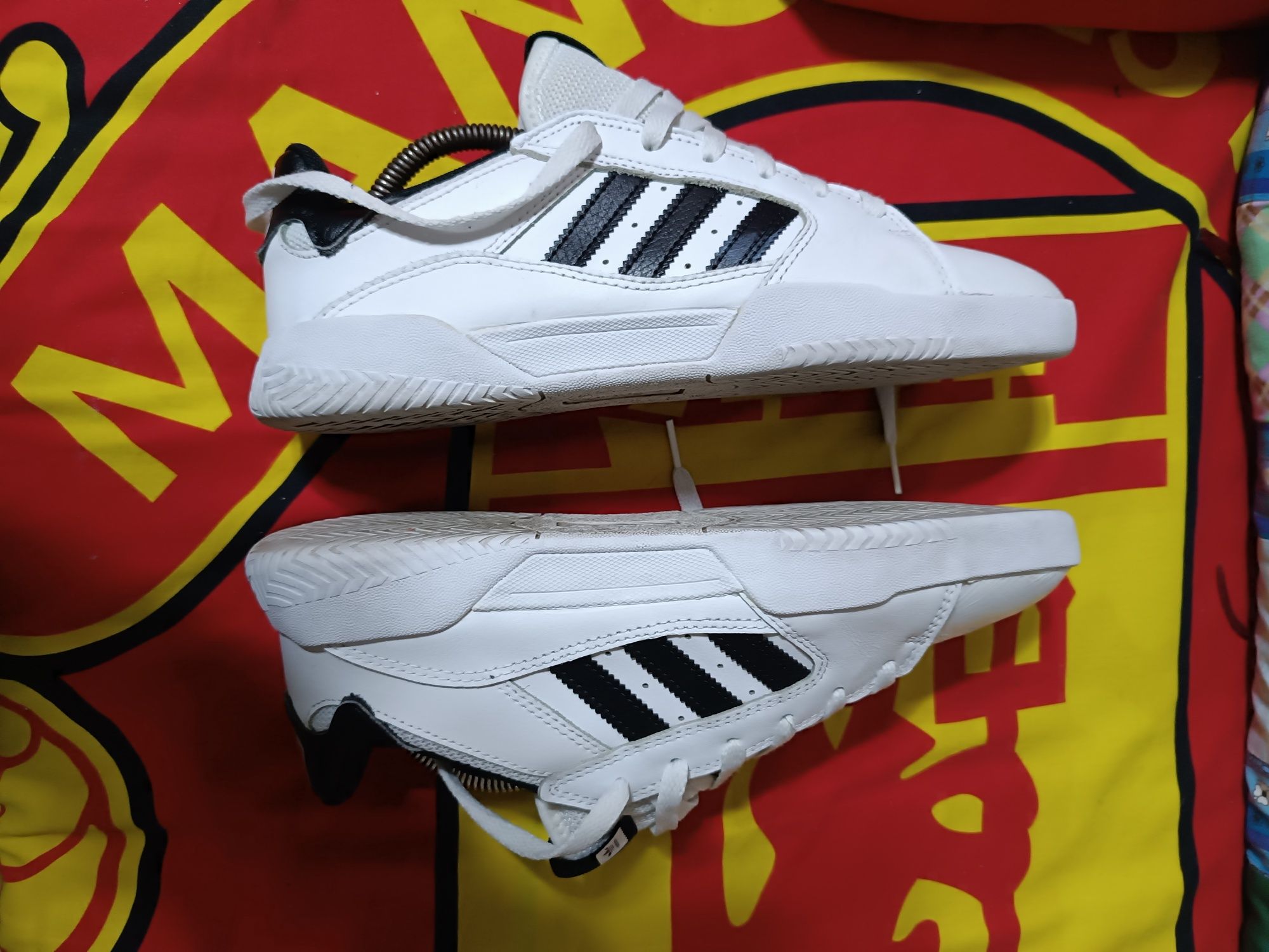 Adidași Adidas piele mărime 41 1/3 tălpic interior 26,5