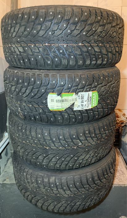 Продам резина на 17(шипы), 235/45/17