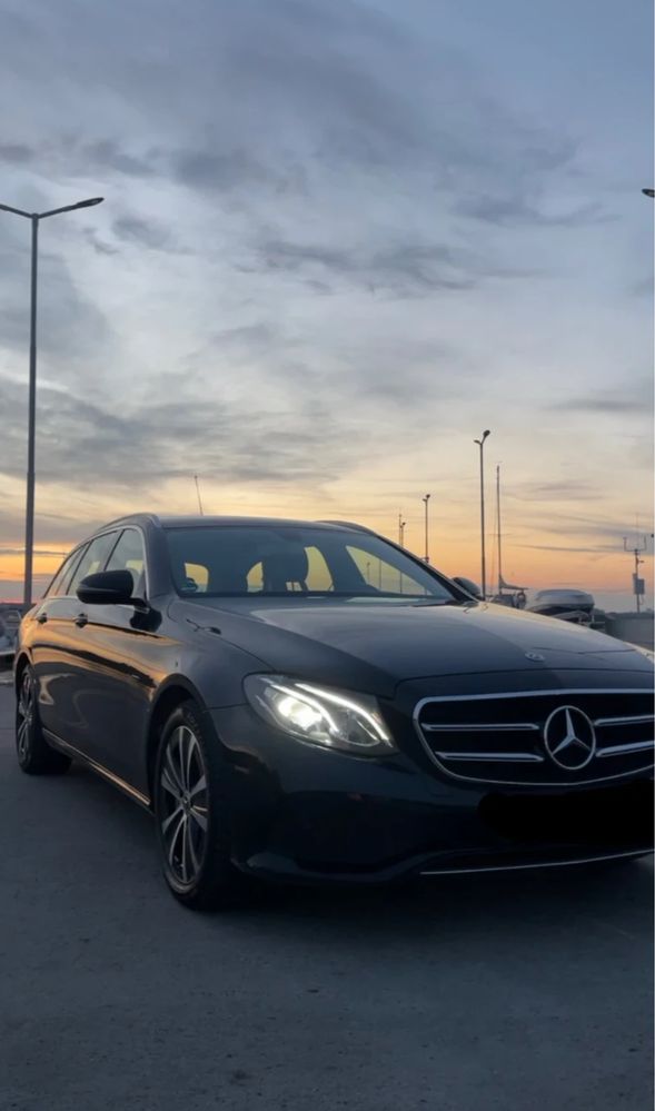 Mercedes-Benz e300 de Plug-in Hybrid Нов внос Сервизна история