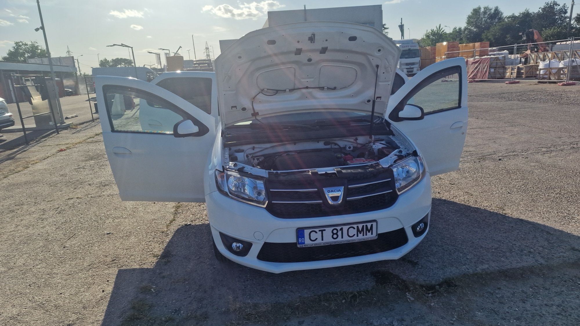 Vând Dacia Logan