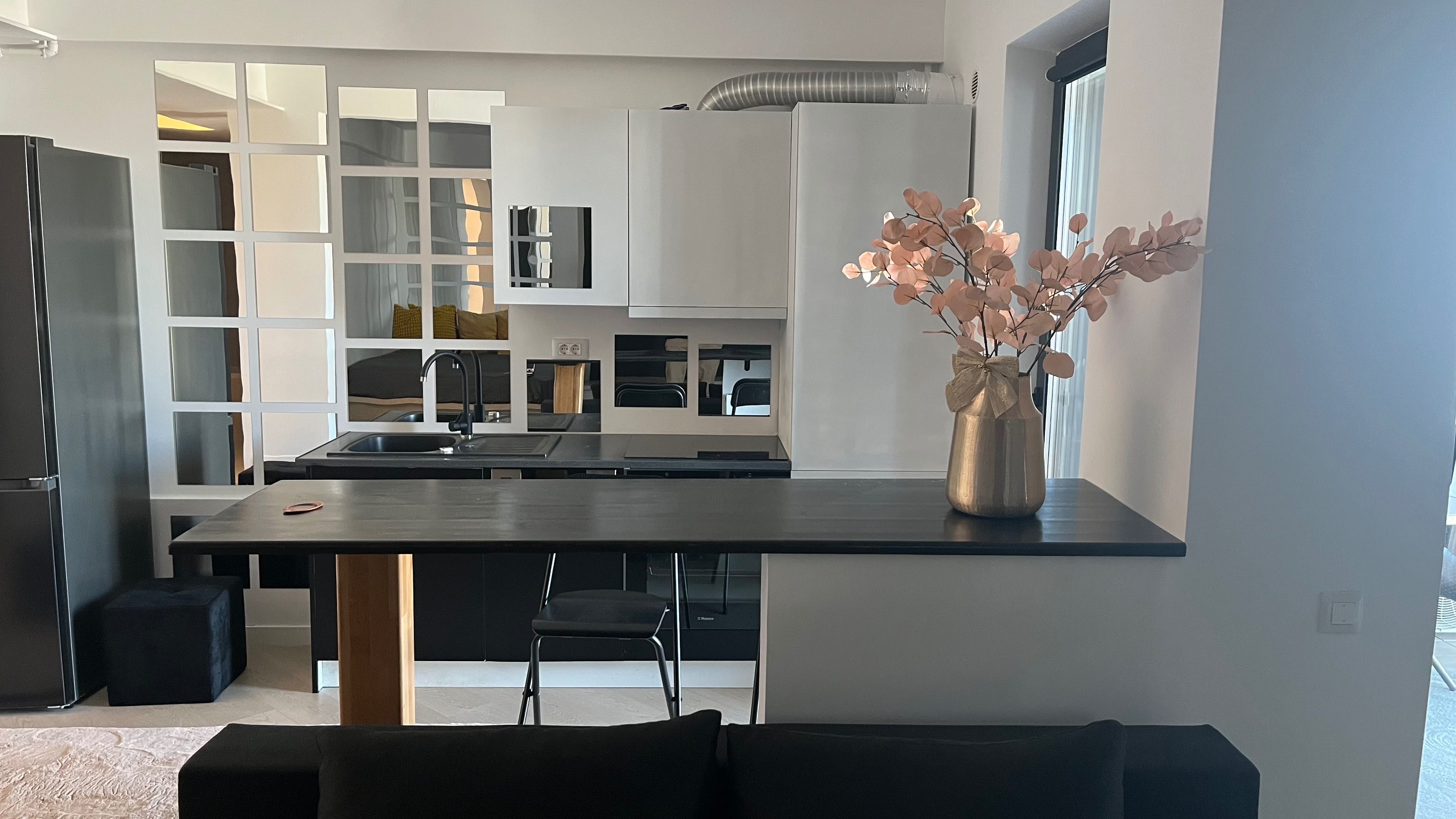 Studio modern de închiriat – localizare superbă, gata de mutare