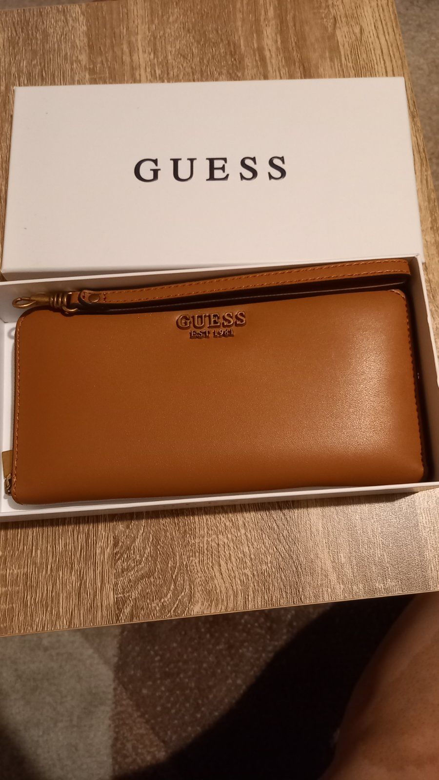 Дамско портмоне GUESS, кафяво