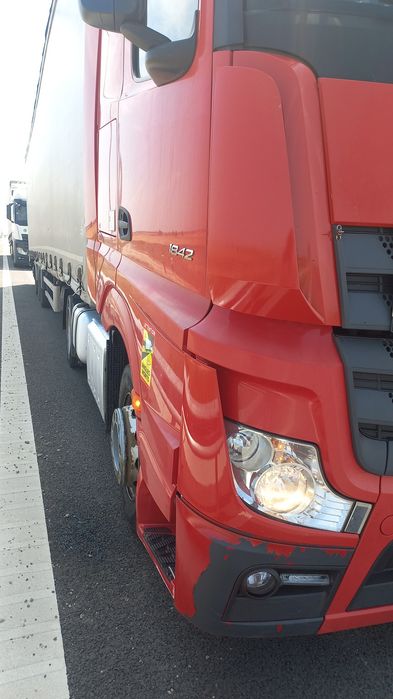 Vănd cap tractor cu semiremorca