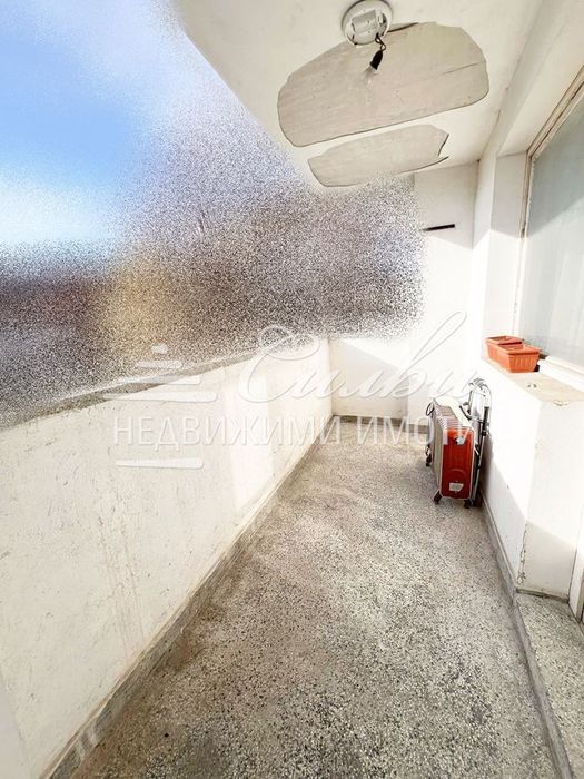 Тристаен ТУХЛЕН апартамент на предпочитан ВТОРИ етаж - до РУМ!