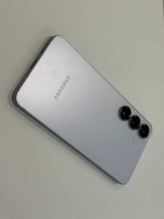 Samsung S25 – 128GB / 12GB RAM