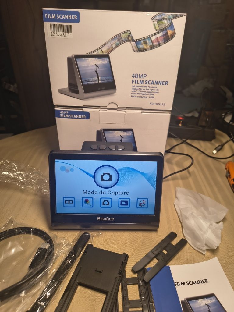 Bisofice скенер за филми и диапозитиви със 7-инчов LCD екран, скенер з