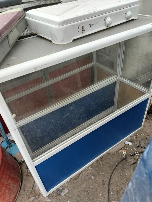 Продам витрины стеклянные