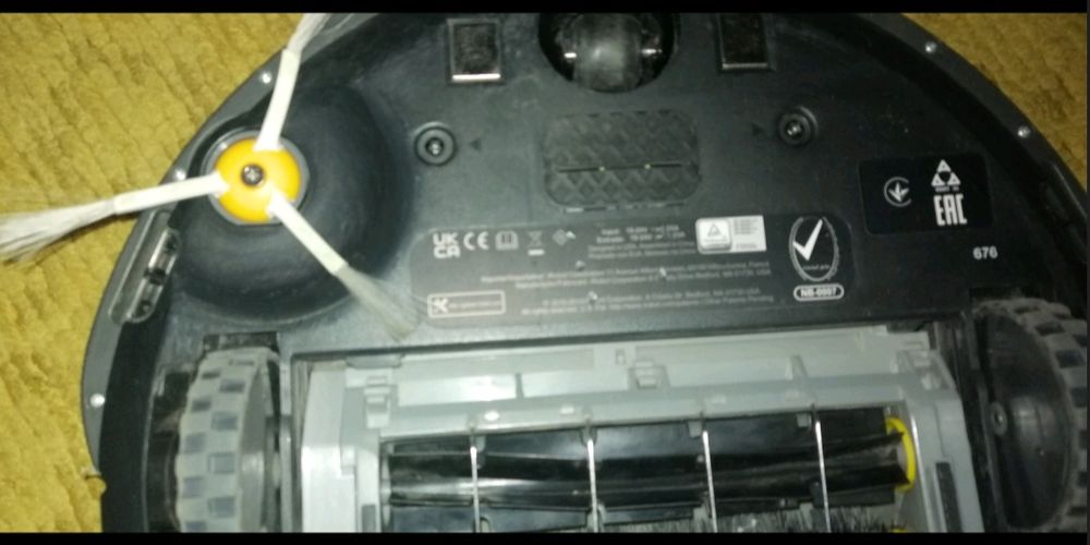 Почистващ робот Roomba 676