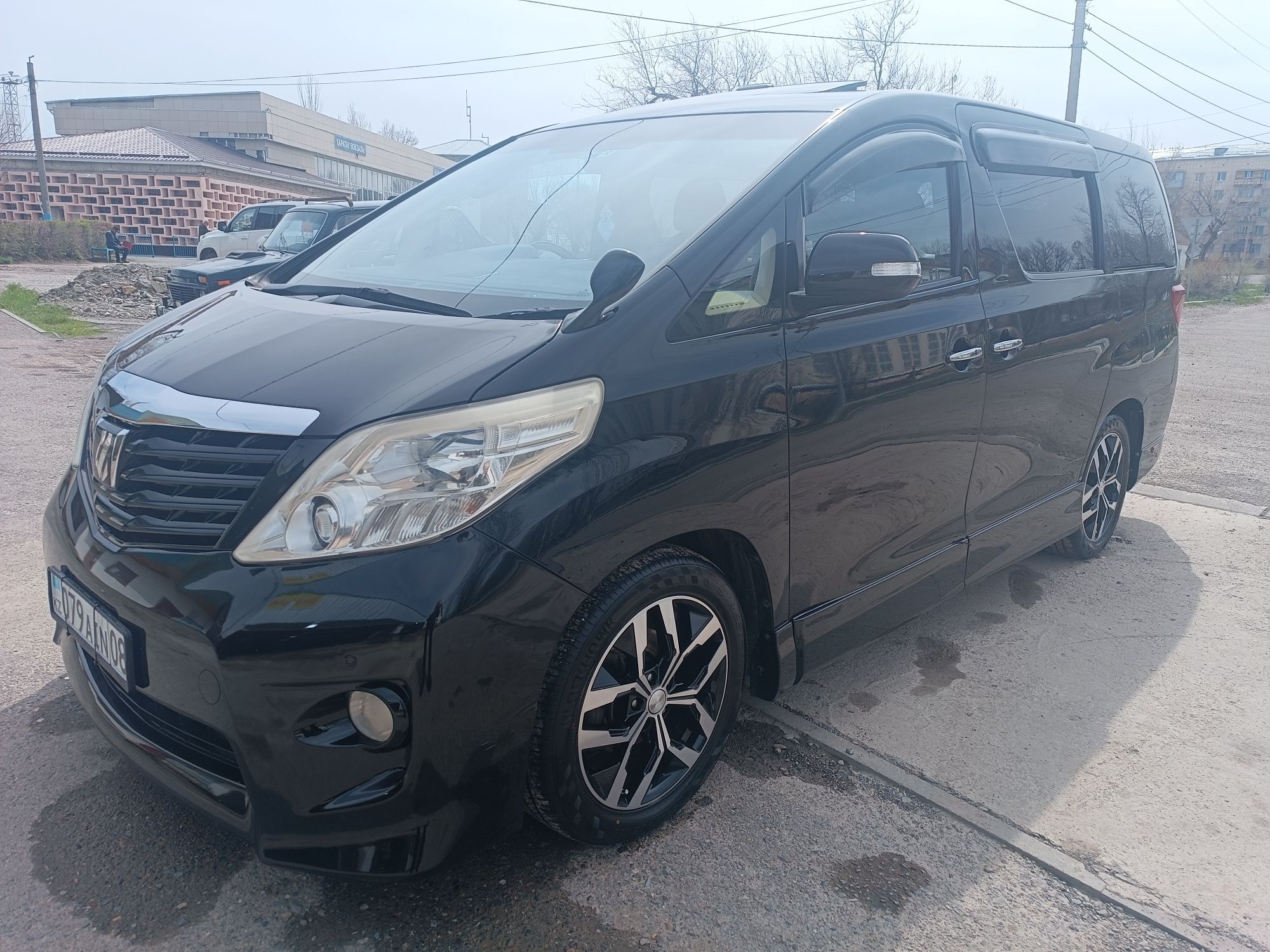 продаю Alphard машину