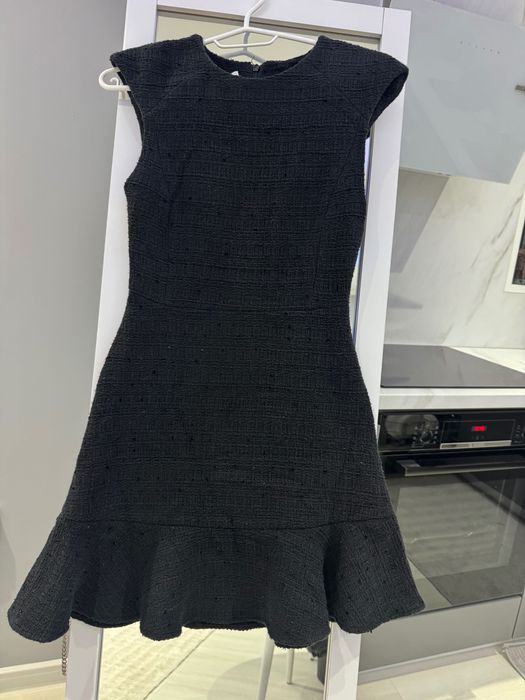 Къса черна рокля MANGO /букле/