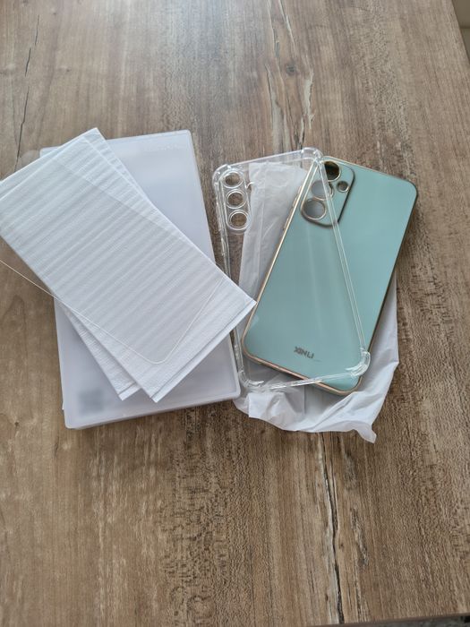 Vând 2 huse și 2 folii sticla,noi pentru Samsung A55