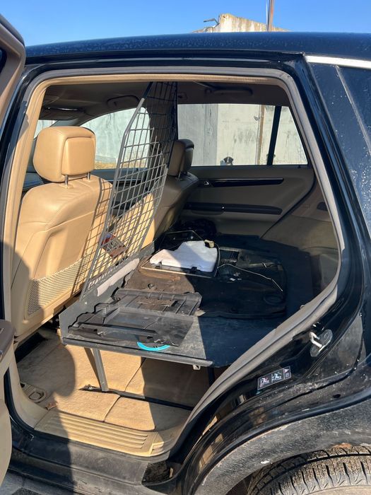 Dezmembrez mercedes r class