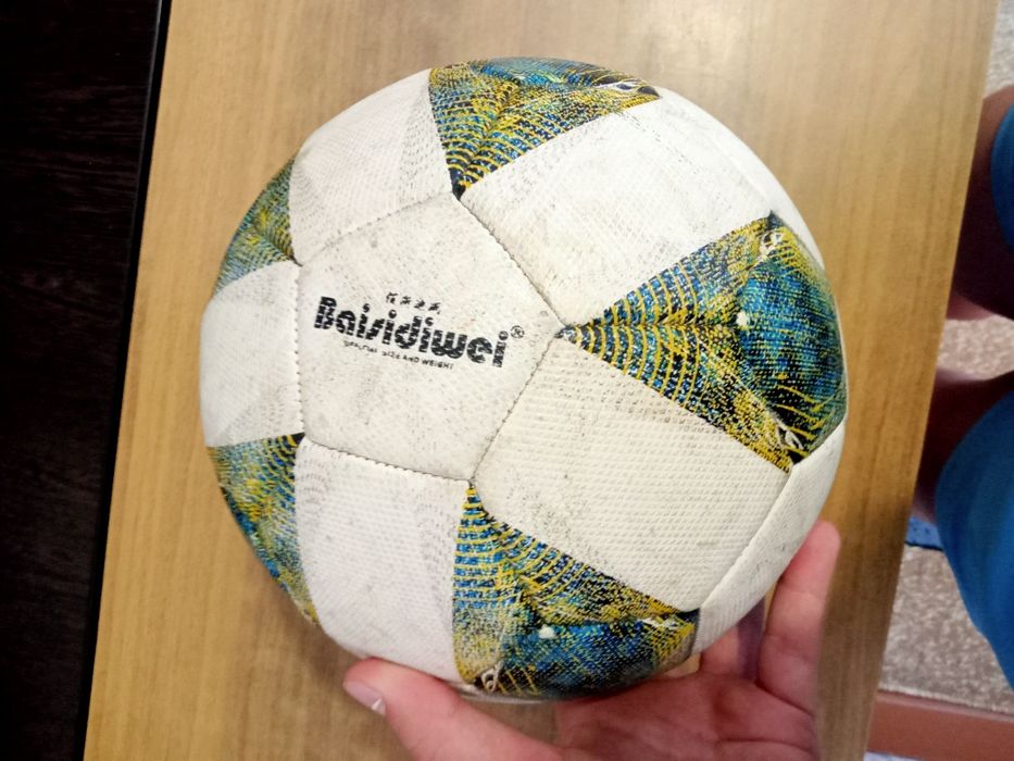 футбольным мяч для игр