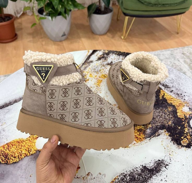 Ugg-uri Guess îmblănite