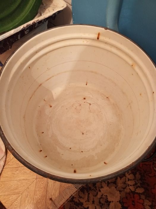 Эмалированная кастрюля, 50л с крышкой