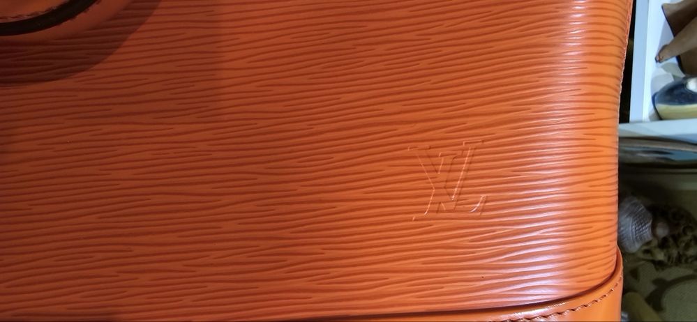 Louis Vuitton Epi Alma PM оригинална