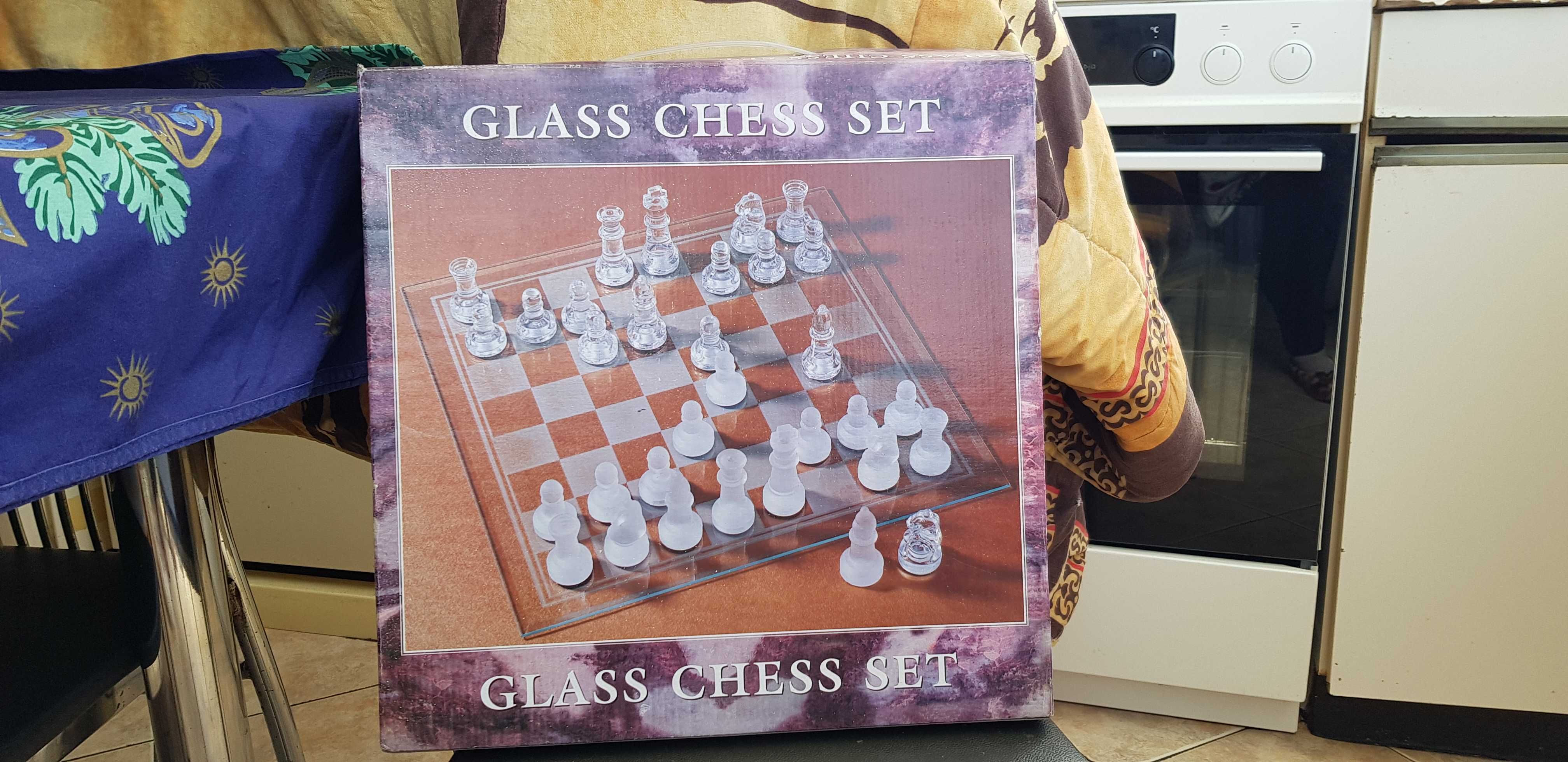 Стъклен шах  Glass chess set