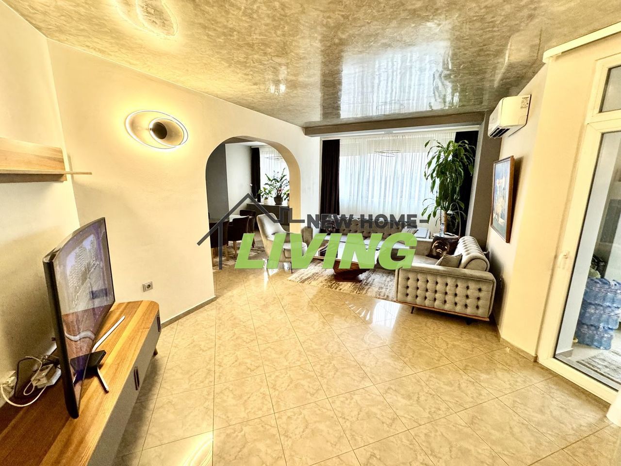 Продава се Тристаен апартамент в Пловдив, Тракия - 118 кв.м за 1779 €/кв.м - Снимка #2