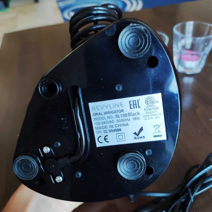 Зъбен душ Revyline RL 100 Black , орален иригатор за цялото семейство