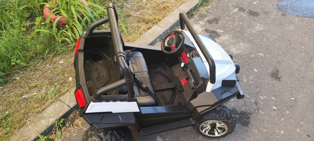 Vând Mașinuță Electrică 4x4