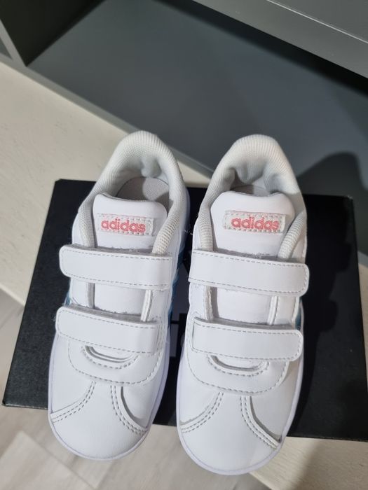 Adidasi fete marime 25