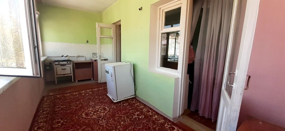 Фаргона Шахар калински масивда 1 хоналик кв сотилади