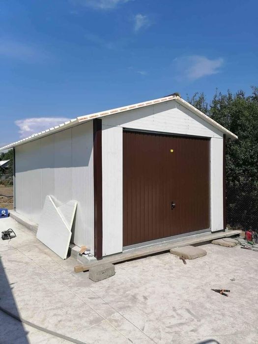 Garaje auto pe structura metalica si panouri sandwich