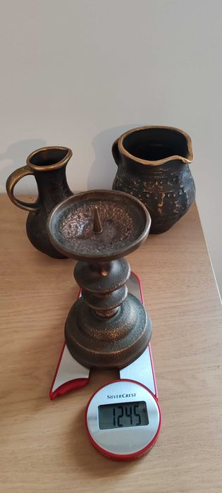 Масивни бронзови съдове