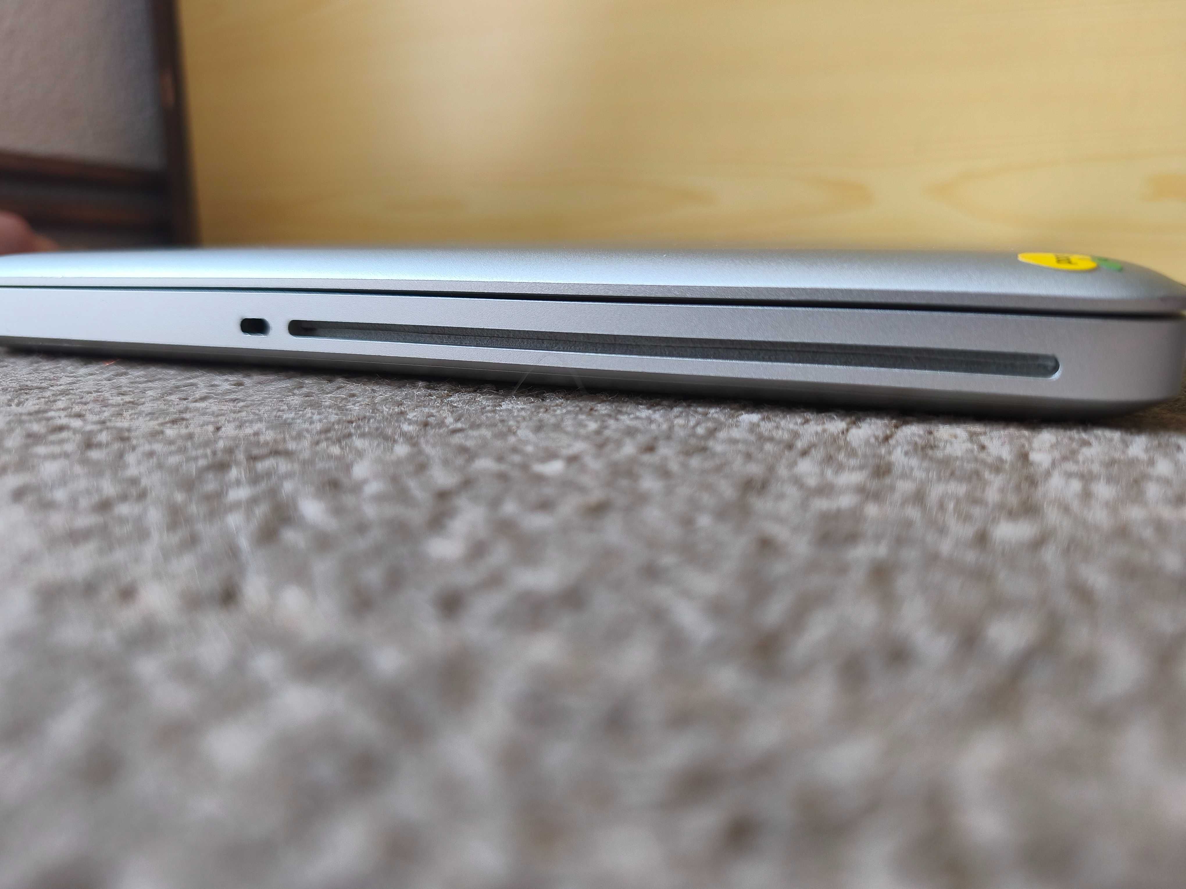 лаптоп Mac Book Pro