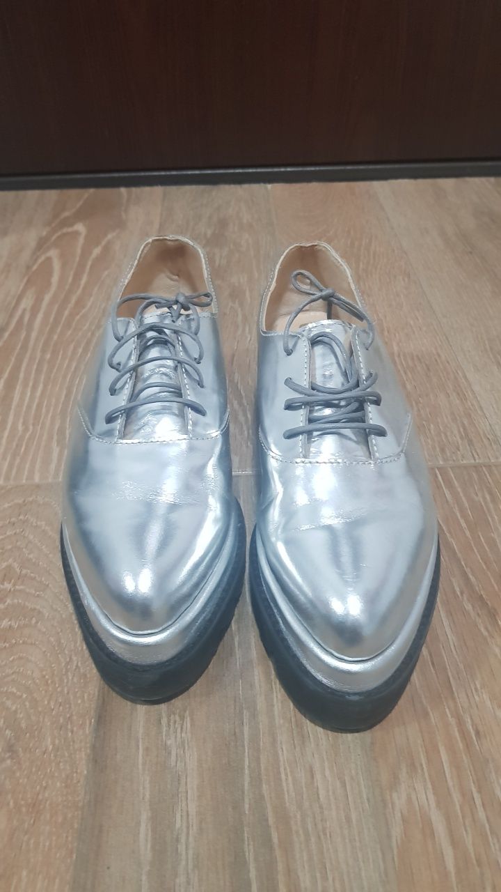 Pantofi argintii