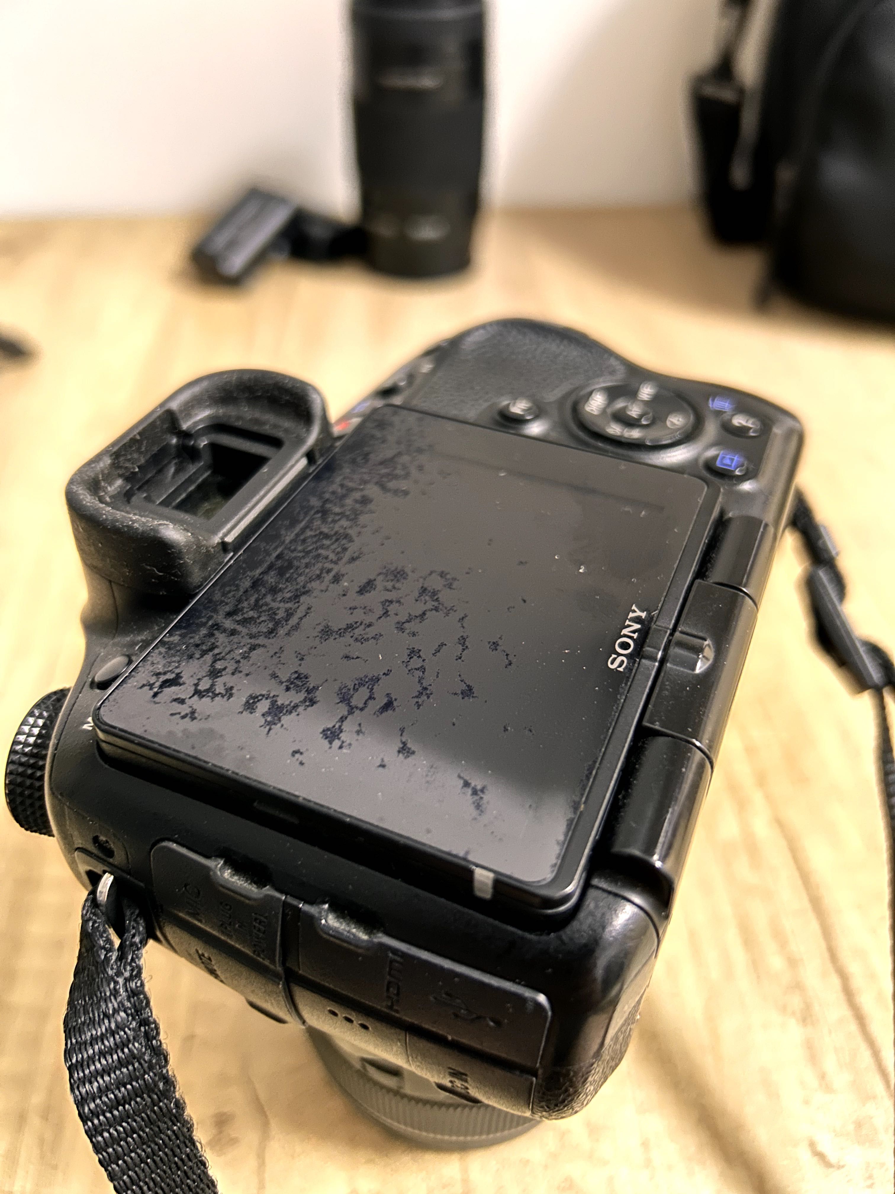 Sony A57 (kit - DSLR)