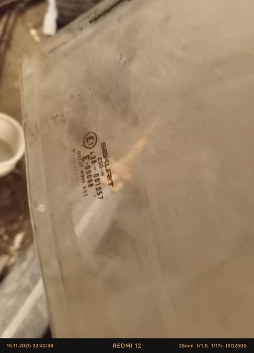 Продам заднее стекла