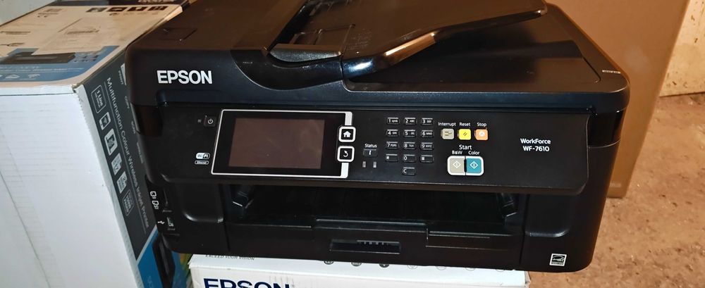 Vând imprimanta multifuncțional A3, EPSON WF-7610 pentru piese.