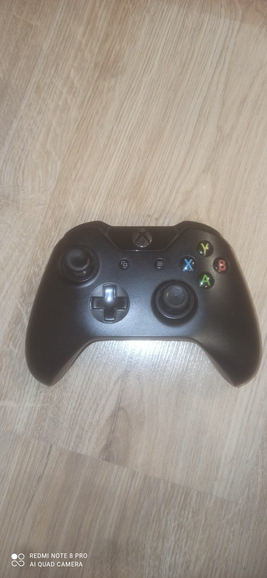 vând controller de xbox one