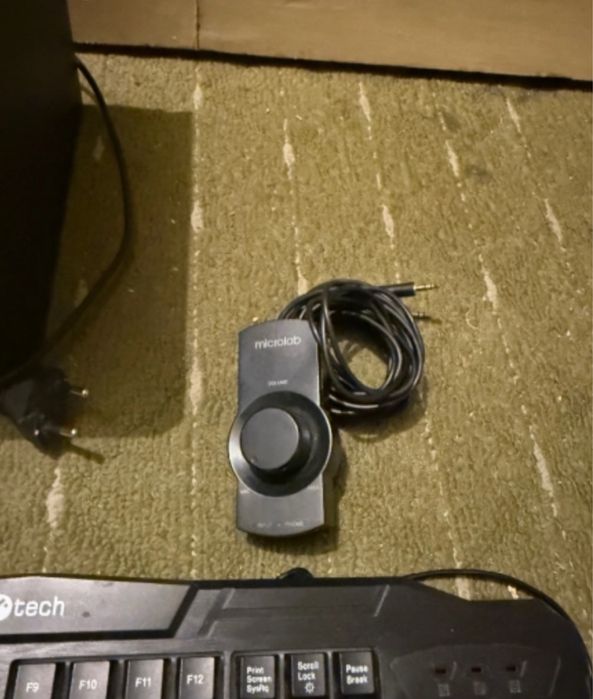 Клавиатура за компютър усилвател и тонколона