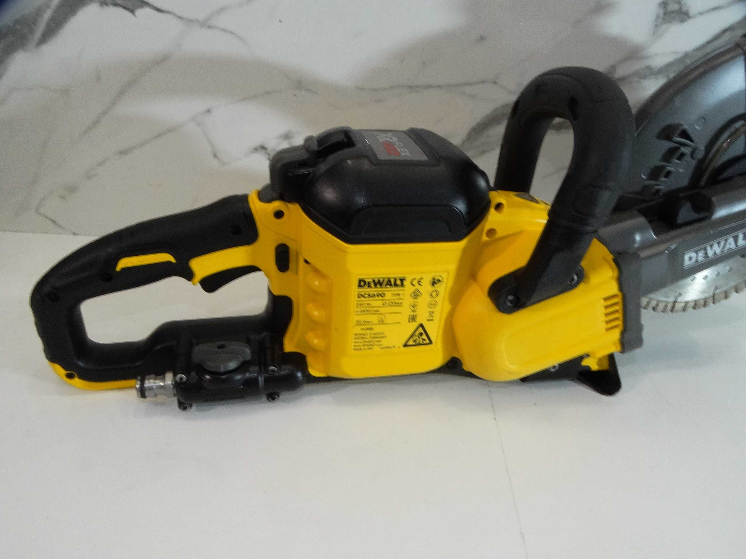 Dewalt DCS690 54V XR FlexVolt / 2 x 9.0 Ah - 230 мм Дискова резачка