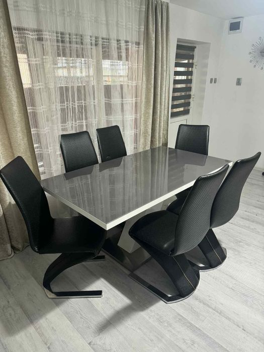 Masa de sticla de 6 persoane cu 6 scaune