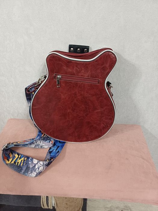 Продам сумку в форме гитары
