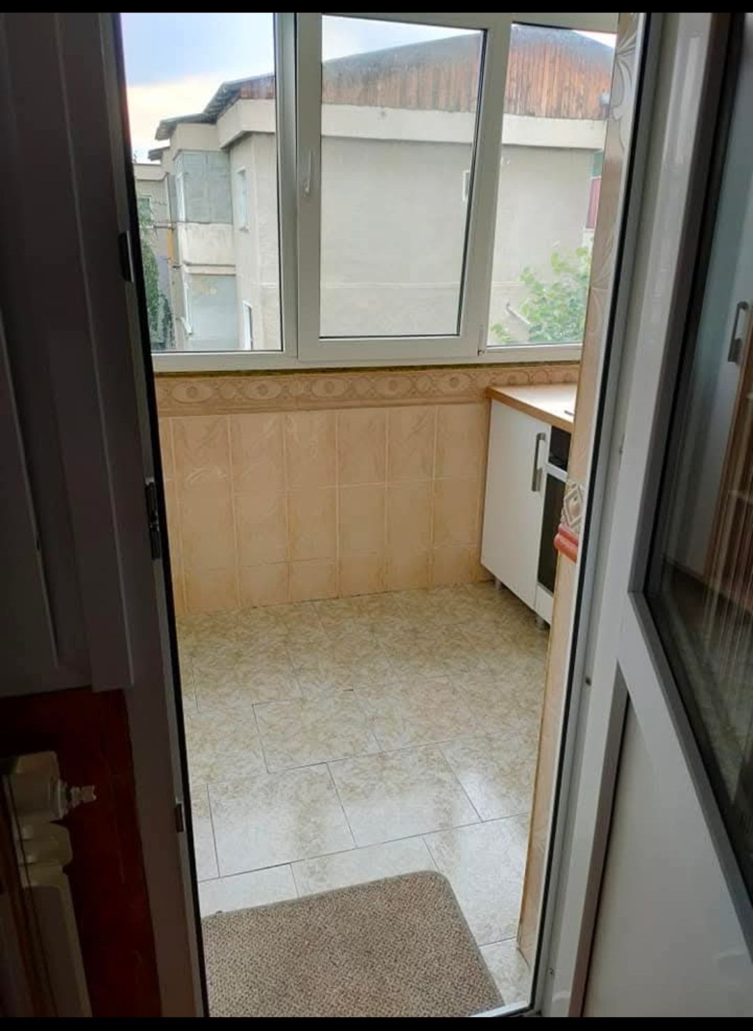 Închiriez apartament cu 2 camere decomandat