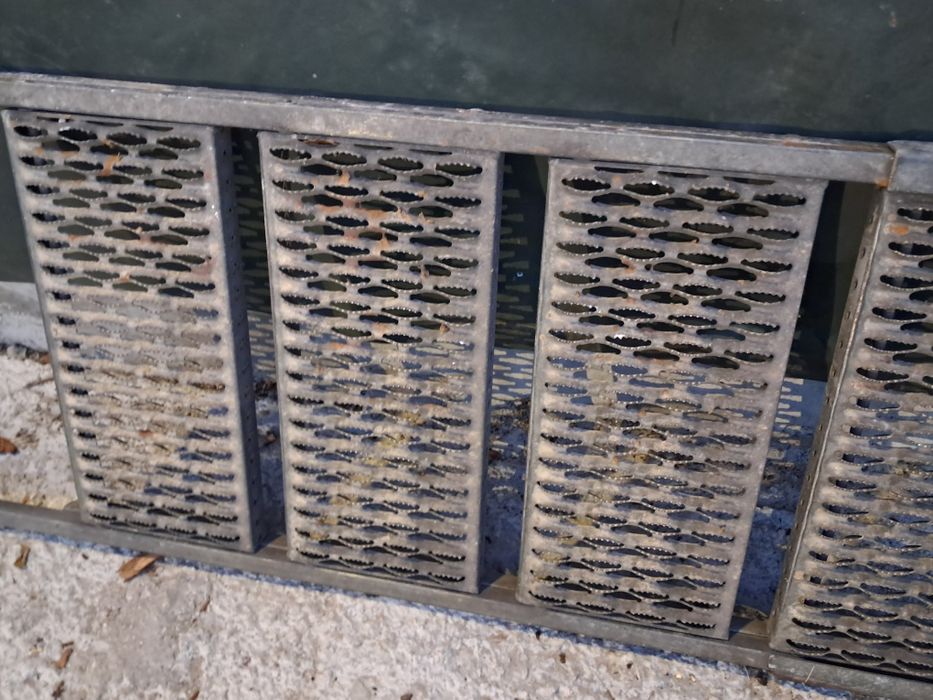 Малка стълба згаваема поцинкована от товарен бус  фургон