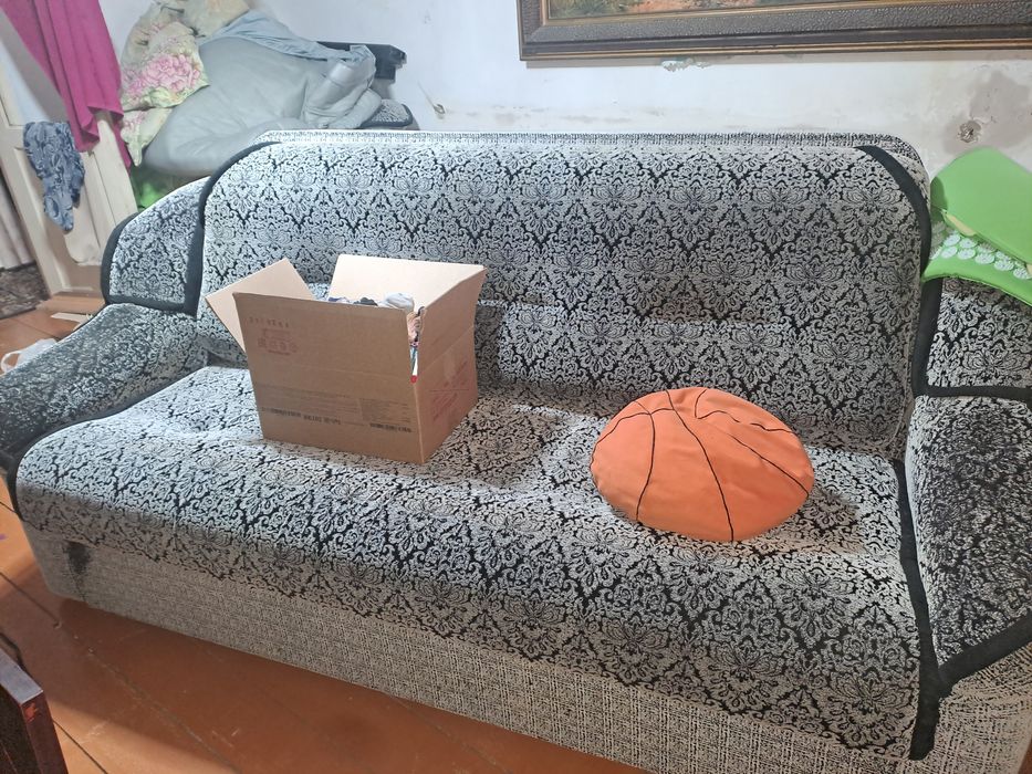 Продам диван и кресло.