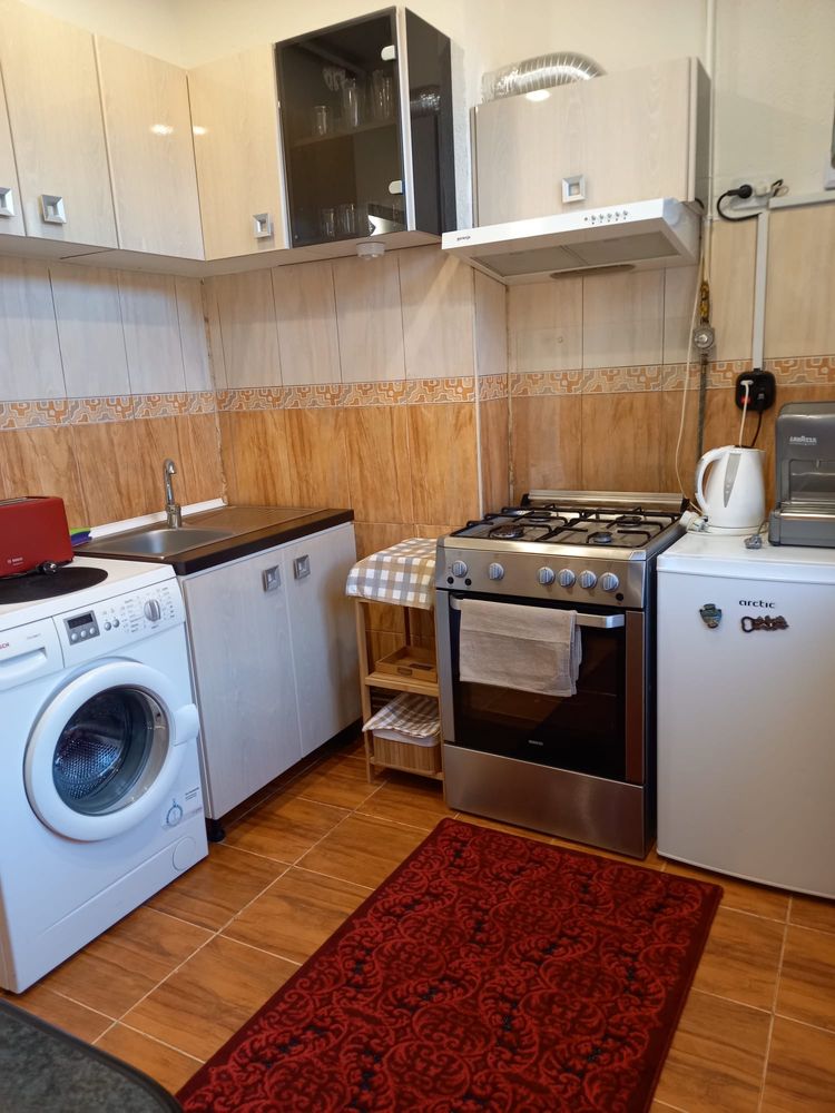 Apartament de vanzare 2 camere decomandat, renovat recent.