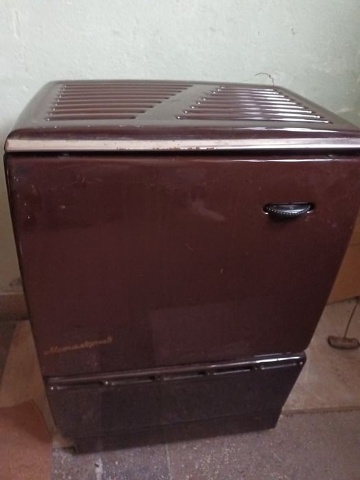 Продавам 2бр.нафтови печки-Юг супер и Металургия.