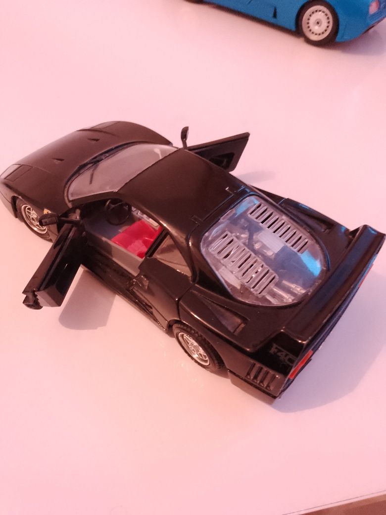 Метална количка ferrari bburago мащаб 1:24